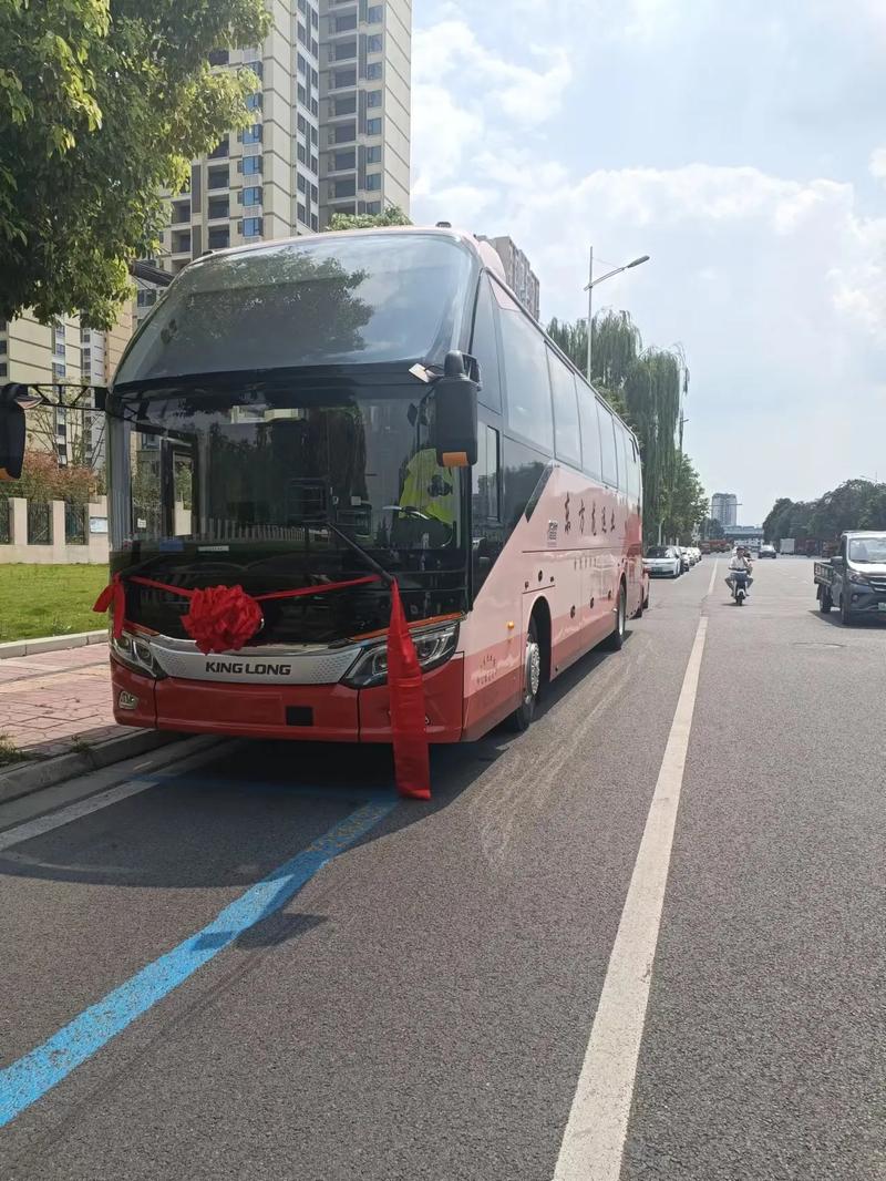 成都世杰蓉華旅游車隊(duì)專業(yè)承接全國旅游包車業(yè)務(wù)電話1834